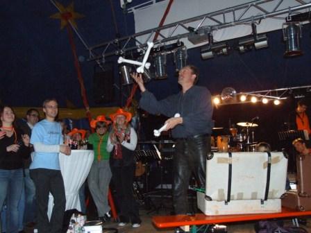 April 2008, Volkersberg; mit Knochen